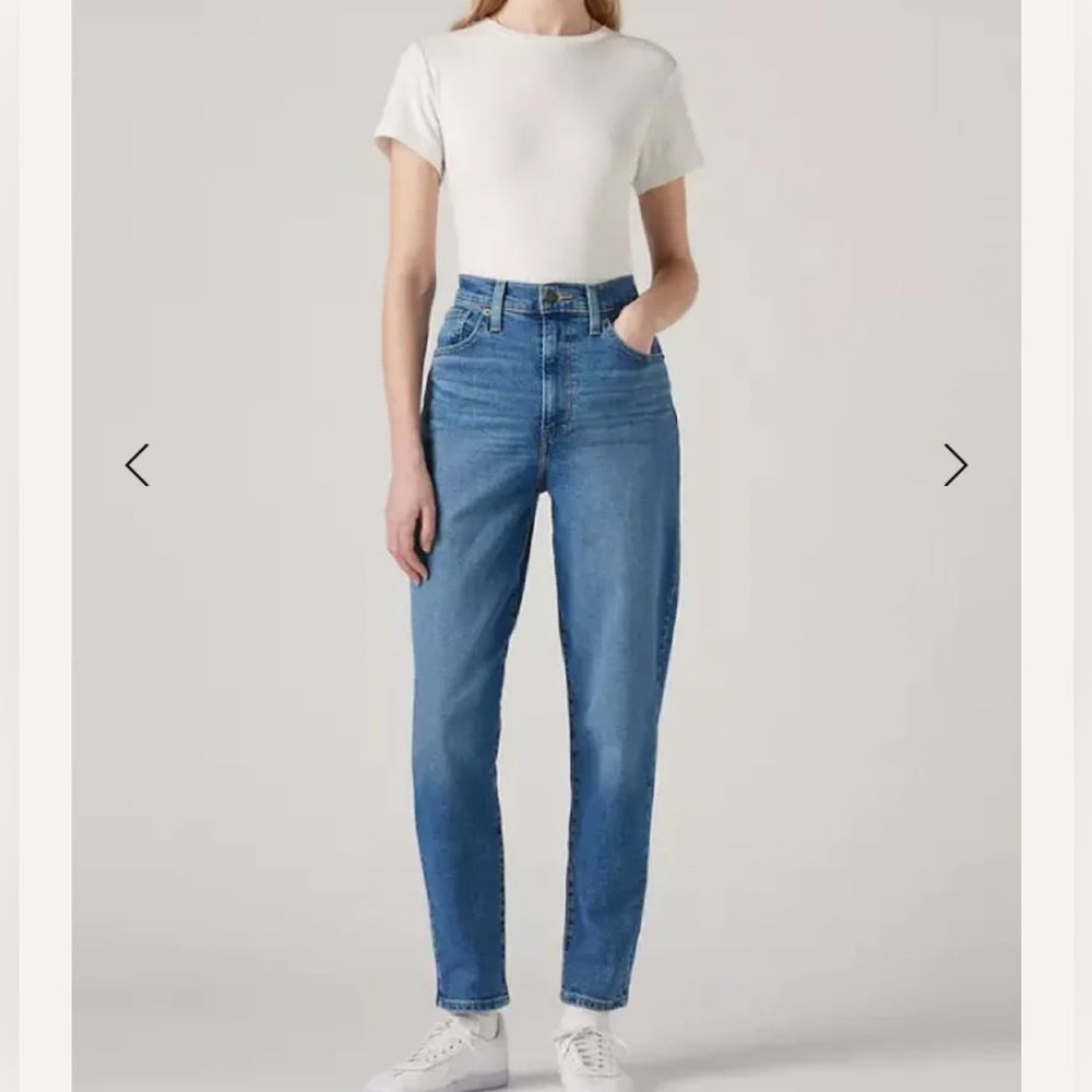 Levi's High Waisted Mom Jeans in Medium Wash Size 24